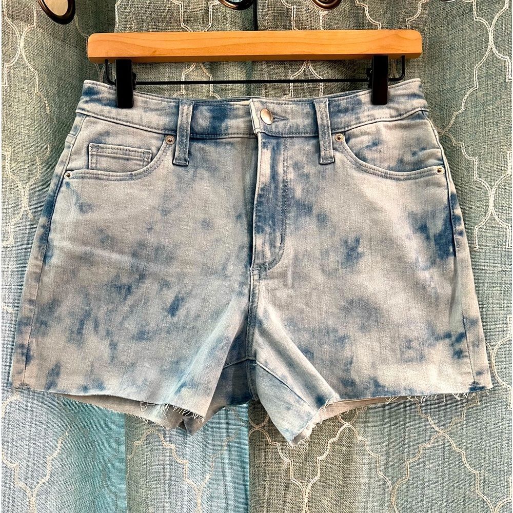 Universal Threads high-rise cutoff shorts - Size 6/26 - Color Tie dye bleach